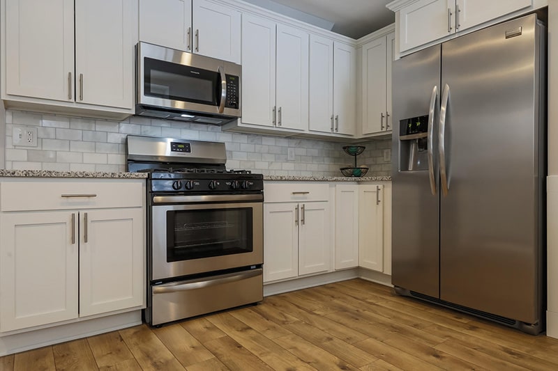 Image of a kitchen tile backsplash installed by KPM.